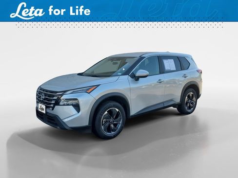 Used 2024 Nissan Rogue SV image 1