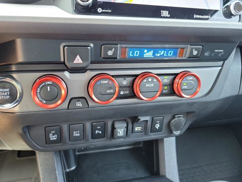 Used 2023 Toyota Tacoma TRD Off-Road w/ TRD Premium Off Road Package AWD/4WD image 29