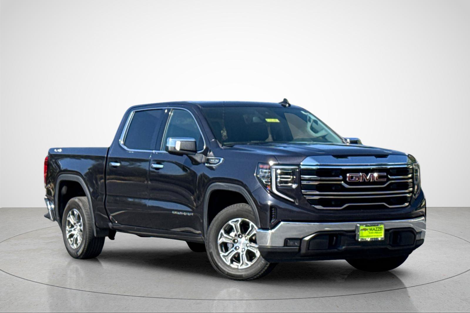 Used 2025 GMC Sierra 1500 SLT AWD/4WD image 2