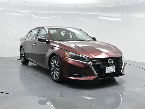 Used 2024 Nissan Altima 2.5 SV image 71