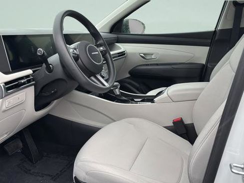 Used 2025 Hyundai Tucson SE AWD/4WD image 10