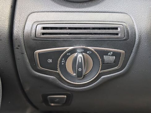 Used 2022 Mercedes-Benz GLC 300 4MATIC image 17