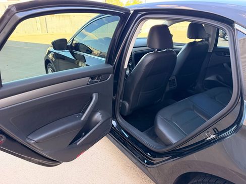 Used 2014 Volkswagen Passat TDI SE FWD image 12