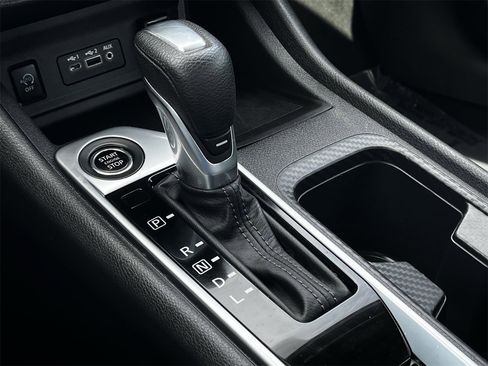 Used 2024 Nissan Sentra SV image 17