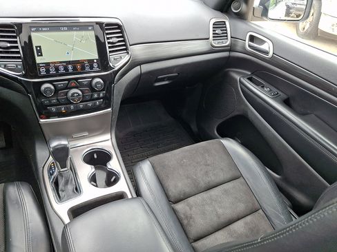 Used 2021 Jeep Grand Cherokee Laredo X AWD/4WD image 16