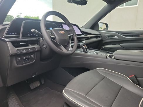 Certified 2024 Cadillac Escalade Sport AWD/4WD image 30