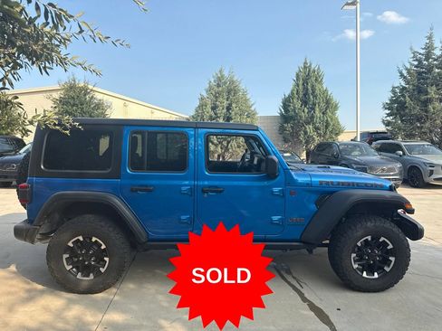 Used 2025 Jeep Wrangler Unlimited Rubicon w/ Convenience Group AWD/4WD image 4