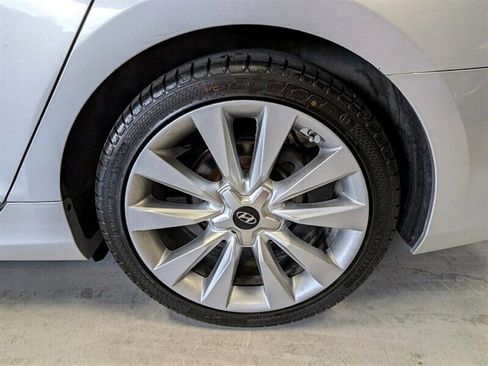 Used 2012 Hyundai Azera w/ Technology Pkg image 14