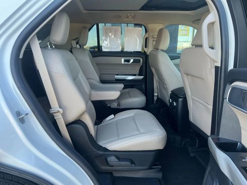 Used 2022 Ford Explorer XLT w/ Equipment Group 202A image 20