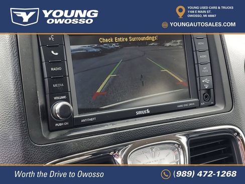 Used 2016 Chrysler Town & Country Touring-L FWD image 20