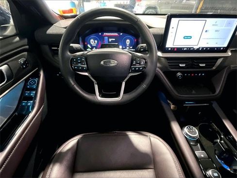 Used 2025 Ford Explorer Platinum image 5
