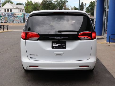 Used 2024 Chrysler Voyager LX FWD image 4