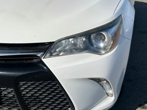 Used 2017 Toyota Camry SE FWD image 11