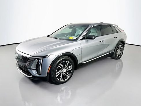 Used 2024 Cadillac Lyriq Luxury RWD image 8