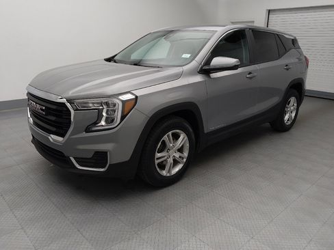 Used 2023 GMC Terrain SLE w/ LPO, Floor Liner Package FWD image 2