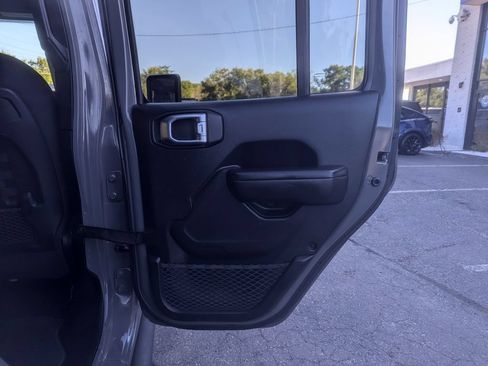 Used 2019 Jeep Wrangler Unlimited Rubicon AWD/4WD image 33