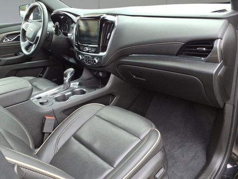 Used 2023 Chevrolet Traverse Premier image 8