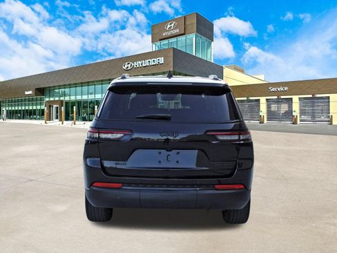 Used 2023 Jeep Grand Cherokee L Limited w/ Black Appearance Package AWD/4WD image 7