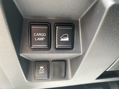Used 2024 Nissan Frontier SV AWD/4WD image 37