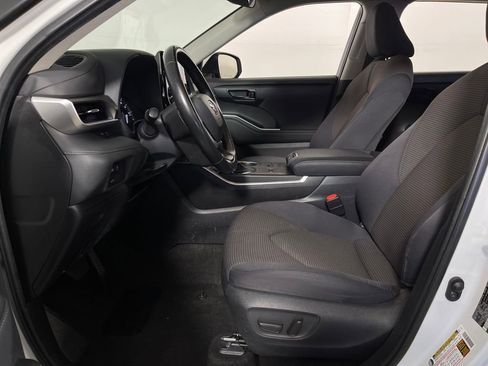 Certified 2023 Toyota Highlander LE image 12
