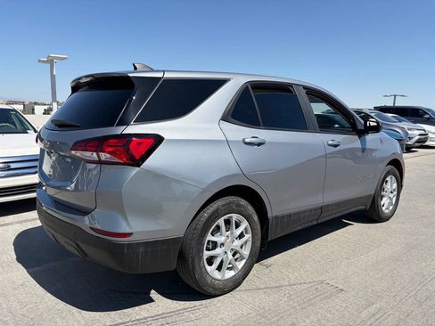 Used 2024 Chevrolet Equinox LS w/ LS Convenience Package FWD image 2