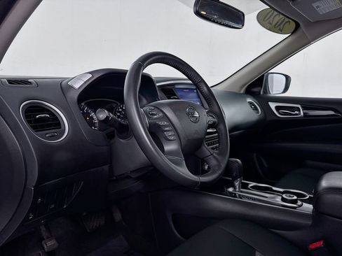 Used 2020 Nissan Pathfinder SV image 12