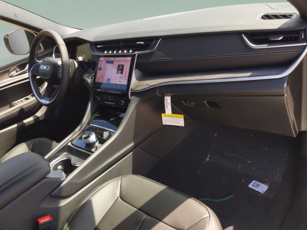 New 2025 Jeep Grand Cherokee Limited RWD image 32