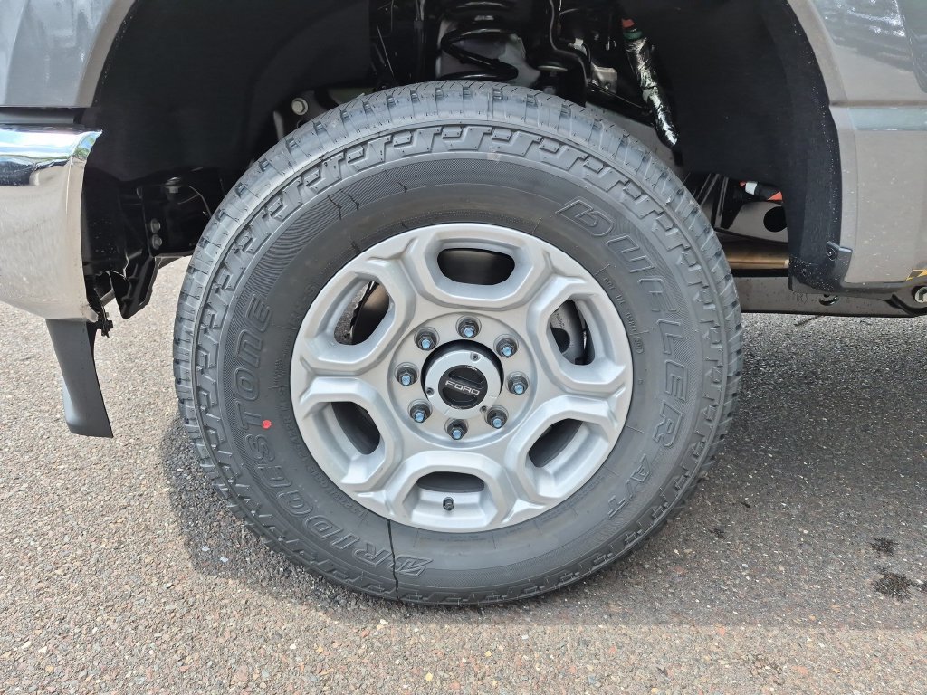 New 2026 Ford F250 XLT w/ FX4 Off-Road Package AWD/4WD image 13