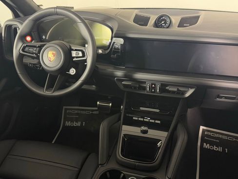 New 2026 Porsche Cayenne GTS image 19