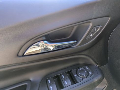 Used 2022 Chevrolet Equinox LT image 11