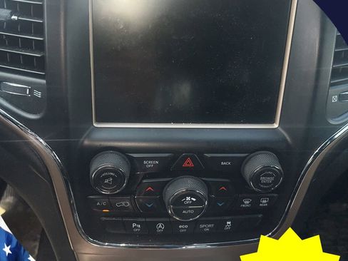 Used 2017 Jeep Grand Cherokee Laredo w/ Quick Order Package 23E image 6