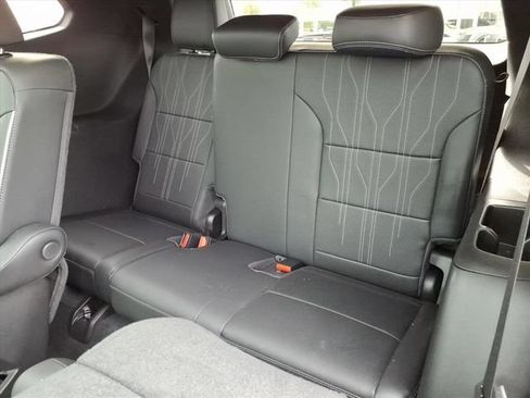 Used 2025 Buick Enclave Avenir AWD/4WD image 23