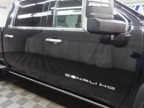 Used 2023 GMC Sierra 2500 Denali w/ Denali Black Diamond Edition AWD/4WD image 46
