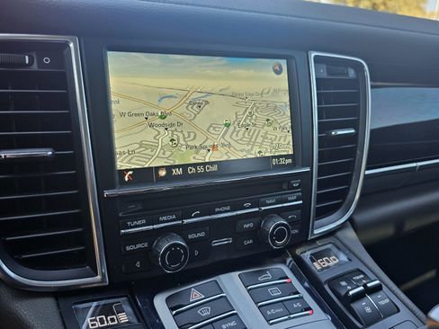 Used 2016 Porsche Panamera 4 w/ Premium Package Plus image 37