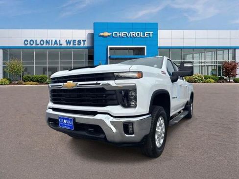 Used 2025 Chevrolet Silverado 2500 LT AWD/4WD image 2