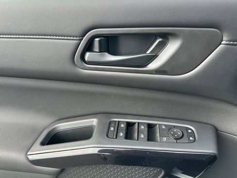 New 2025 Nissan Pathfinder SV image 11