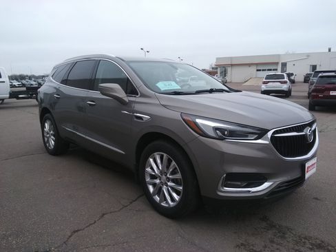 Used 2018 Buick Enclave Essence image 5