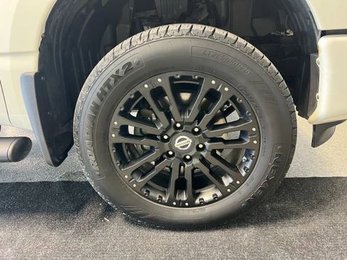 Used 2018 Nissan Titan SV w/ SV Convenience Package image 17