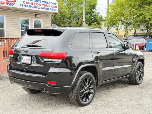 Used 2021 Jeep Grand Cherokee Laredo X AWD/4WD image 4