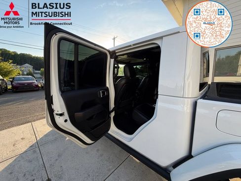 Used 2022 Jeep Gladiator Rubicon w/ Trailer Tow Package AWD/4WD image 41