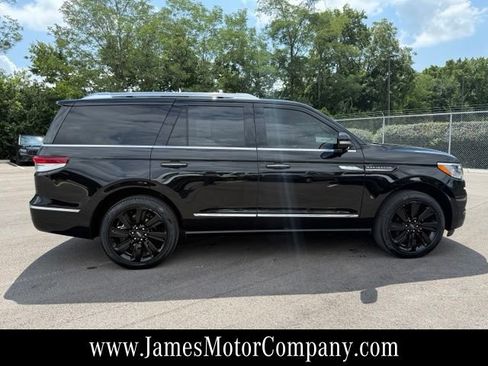 Used 2022 Lincoln Navigator Reserve AWD/4WD image 5