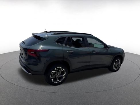 Used 2025 Chevrolet Trax LT w/ LT Convenience Package FWD image 15