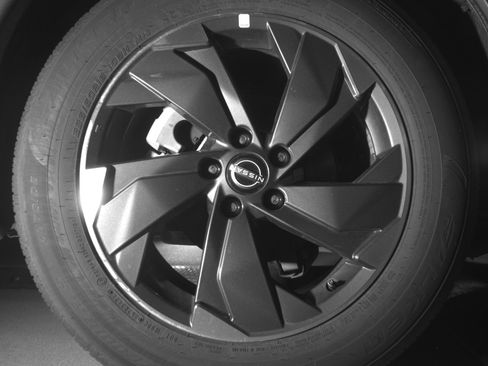 Used 2025 Nissan Rogue SV FWD image 15