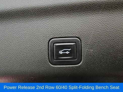 Used 2022 GMC Yukon XL AT4 w/ Technology Package AWD/4WD image 38