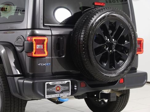 Used 2022 Jeep Wrangler Unlimited Sahara w/ Cold Weather Group image 23