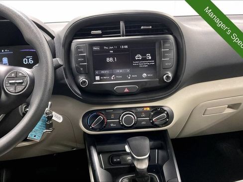 Used 2025 Kia Soul LX w/ LX Technology Package FWD image 7