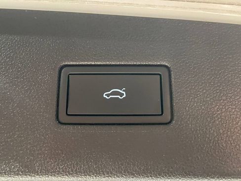 Used 2022 Volkswagen Tiguan SEL R-Line image 14