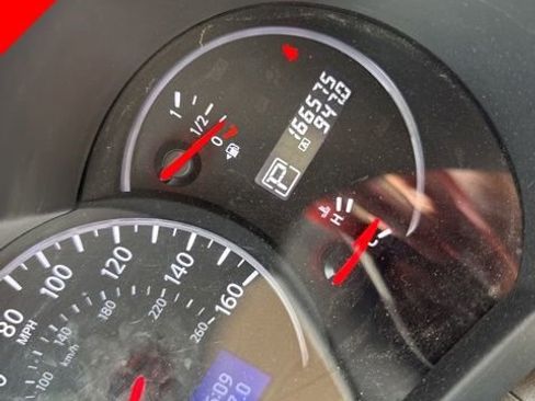 Used 2014 Nissan Quest SV FWD image 9