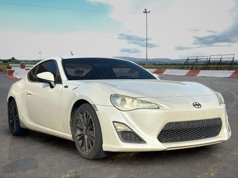 Used 2013 Scion FR-S RWD image 2