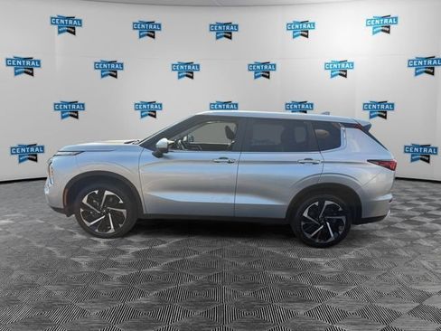 Used 2024 Mitsubishi Outlander AWD image 3